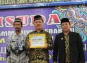 Berprestasi, Majelis Dikdasmen PCM Lebaksiu Berikan Tiket Umroh Kepada Mantan Kepala Sekolah