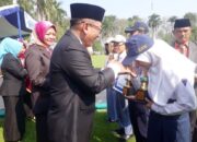 Pjs. Bupati Tegal Serahkan 28 Penghargaan pada Peringatan Hardiknas