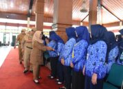 Serahkan SK PNS, Bupati Tegal Minta Selalu Buat Terobosan