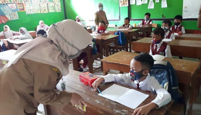 Jenuh Belajar Di Rumah, Siswa SD Curhat ke Bupati Tegal