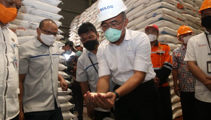 Menteri Muhadjir Minta Stok Beras di Gudang Bulog Dihabiskan