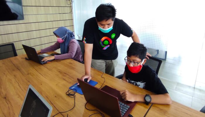 Hebat, Pemuda ini Bagikan Ilmu Gratisnya di TracingSpace Slawi