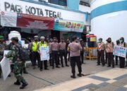 Petugas Gabungan Gelar Operasi Yustisi dan Bagikan Masker