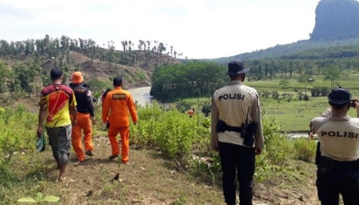 Tiga Orang Petani Terseret Arus Sungai Rambut Jatinegara, 1 Orang Hilang