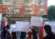 Didemo Warga, Kades Kupu Wanasari Brebes Dituntut Mundur dari Jabatannya