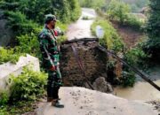 Jembatan Penghubung Antar Desa di Bantarkawung Brebes Putus