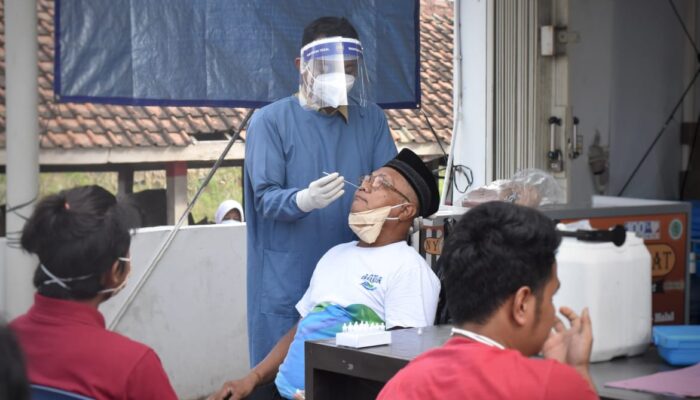 Kedapatan Tak Pakai Masker, Puluhan Warga di Tarub Langsung Diswab