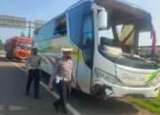 Bus Dewi Sri Tabrak Pembatas Jalan, Satu Penumpang Tewas dan 2 Warga Brebes Luka-luka