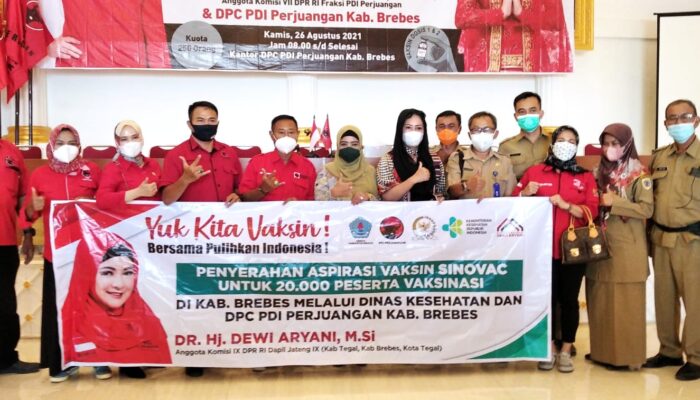 Dewi Aryani Serahkan 20 Ribu Dosis Vaksin untuk Warga Brebes