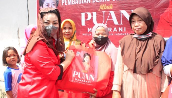 Paramitha Salurkan Bantuan Beras dari Puan Maharani untuk Warga Brebes