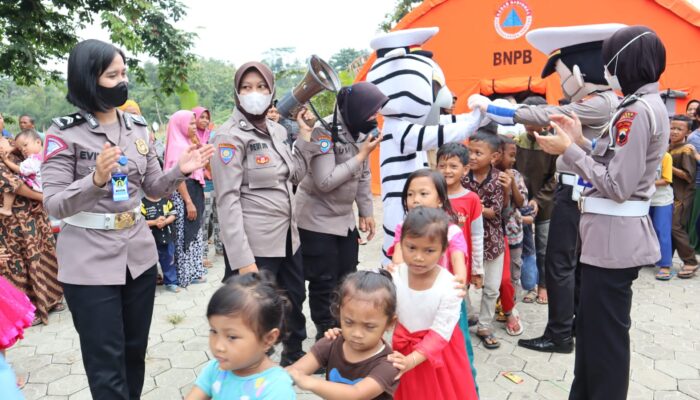 Peduli Anak Pengungsi Dermasuci, Polres Tegal Gelar Trauma Healing