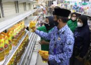 Sidak, Dinas Perdagangan Brebes Temukan Simpanan Minyak Goreng di Gudang Supermarket