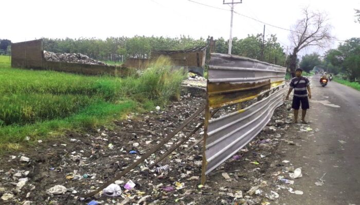 Aduan Sampah Menumpuk di Tiga TPS, DLH Kab Tegal Terjunkan Tim Pengangkut Sampah