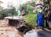 Hujan Deras, Jalan Penghubung Kecamatan Tonjong – Sirampog Brebes Putus