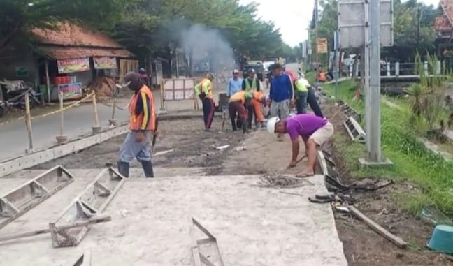 Pekerja Proyek Tidak Pakai APD, Pekerjaan Jalan Brebes-Jatibarang di Kritik