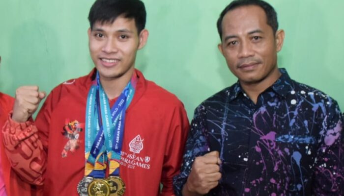 Kedatangan Banyu Trimulyo Juara ASEAN Para Games 2022 Asal Kabupaten Tegal Disambut Kepala Disporapar