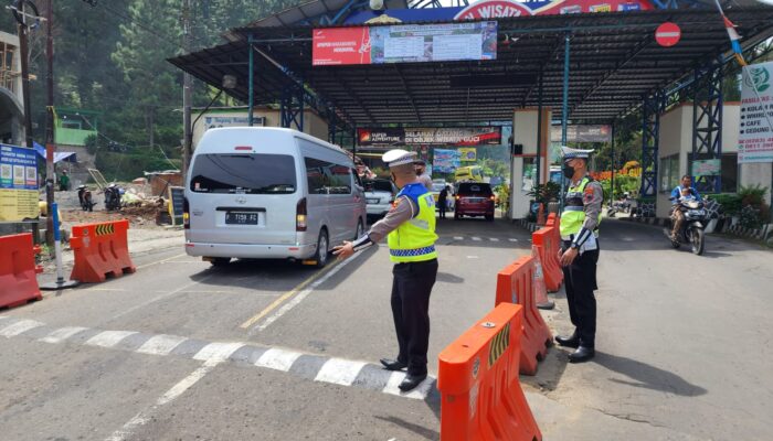 Pengunjung Wisata Guci Meningkat, Polres Tegal Atur Arus Lalin