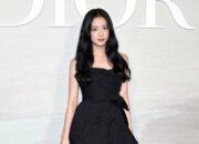 Penampilan Jisoo BLACKPINK di Paris Fashion Week Memukau