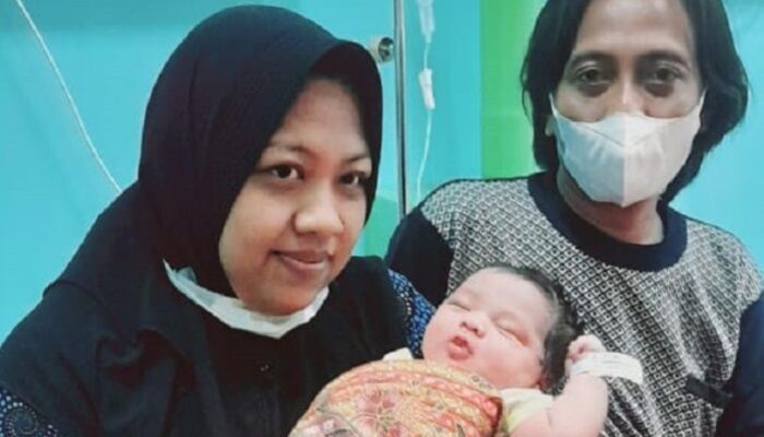 Luar Biasa! Bayi Jumbo Berat 5,1 Kilogram Lahir Normal di RSI PKU Muhammadiyah Tegal