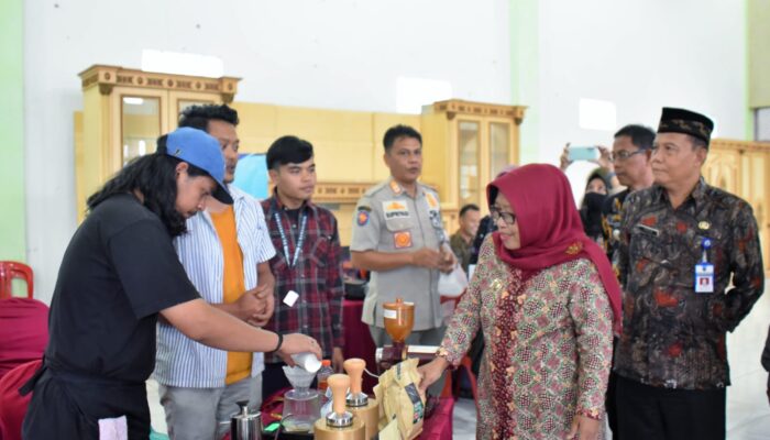 32 Barista Beradu Kepiawaian di Ajang Tegal Coffee Expo 2022