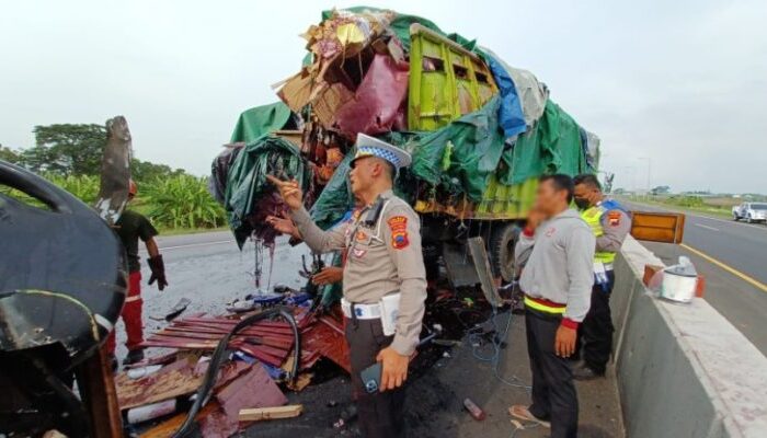 Bus Agra Mas Tabrak Truk di KM 247 Kanci-Pejagan Brebes, Tiga Orang Tewas