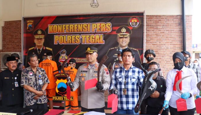 Polisi Ungkap Dalang Pengeroyokan Pelajar, Barang Bukti 8 Clurit Diamankan