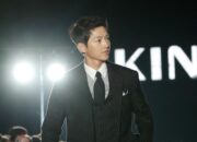 Aktor Ganteng Song Joong Ki Rela Membintangi Film Hwaran Tanpa Dibayar