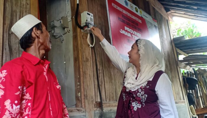 Alhamdulilah, 1.086 Rumah Miskin di Brebes Terima Bantuan Pemasangan Listrik Gratis