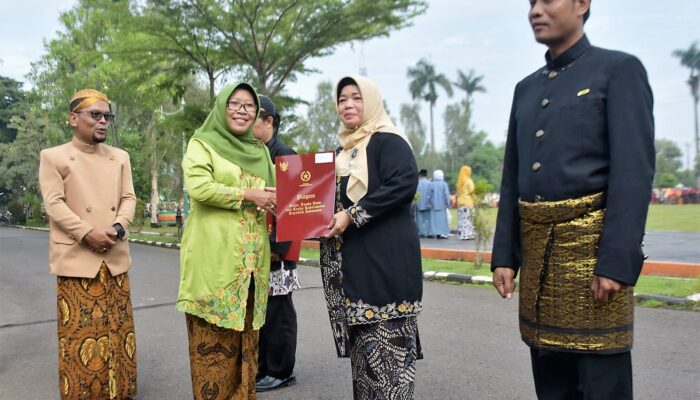 Kenakan Pakaian Adat Nusantara, 7.777 Orang Ikuti Upacara Hari Amal Bhakti