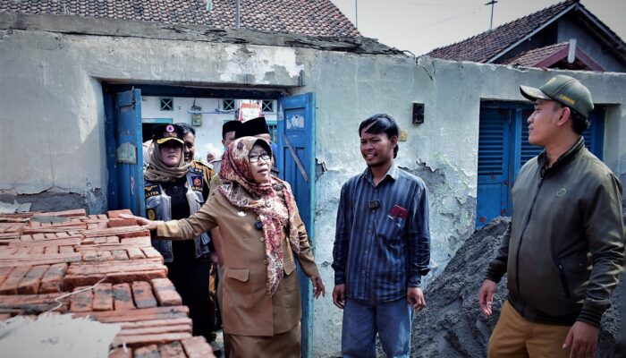 Bupati Umi Salurkan Bantuan untuk Korban Kebakaran Rumah