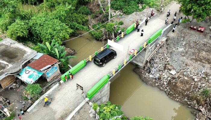 Dibangun Kembali Usai Diterjang Banjir, Bupati Umi Resmikan Jembatan Kali Sibiyuk