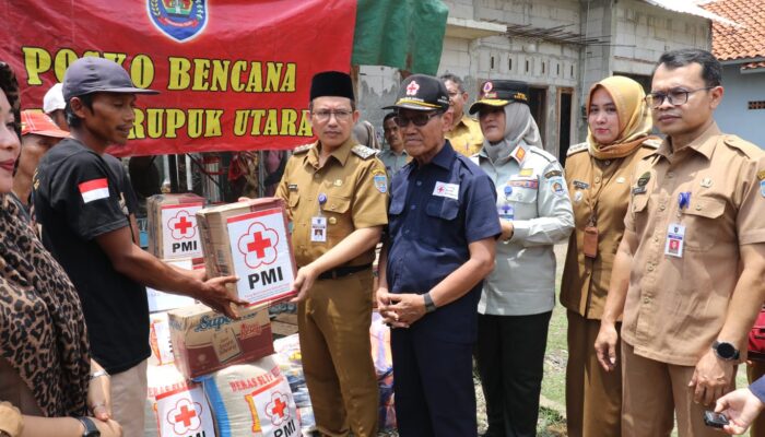 Pj Bupati Tegal Salurkan Bantuan ke Warga Margasari Terdampak Banjir