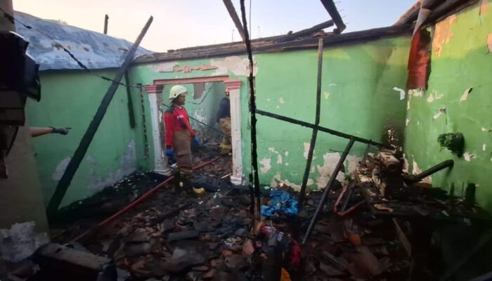 Diduga Konsleting Listrik, Tiga Rumah di Podosugih Pekalongan Ludes Dilalap Si Jago Merah