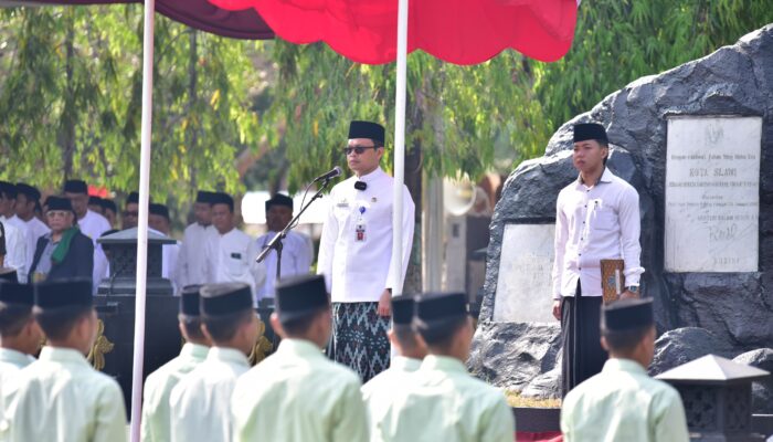 Sekda Amir Ajak Santri di Kabupaten Tegal Lawan Kebodohan dan Ketertinggalan