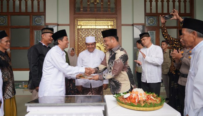 Bupati Ischak Resmikan Masjid Jami Baitussalam Desa Maribaya