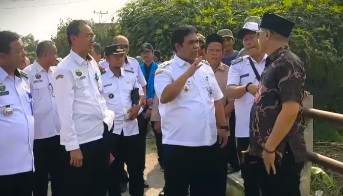 Jadi Penyebab Banjir, Wabup Kholid Tinjau Jembatan Kali Cenang