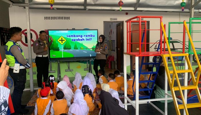 Sambut Ops Zebra Candi 2025, Satlantas Polres Brebes Edukasi Lalu Lintas Ceria Bersama Anak-Anak TK Kemala Bhayangkari