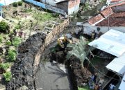 16 Ribu Meter Kubik Lumpur dan Sampah Berhasil Diangkat dari  Sungai Kali Jembangan