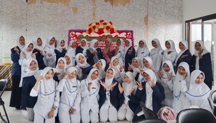 Fakultas Ilmu Kesehatan TMU Gelar Yudisium dan Sumpah Profesi Bidan, 100% Lulusan Terserap Dunia Kerja