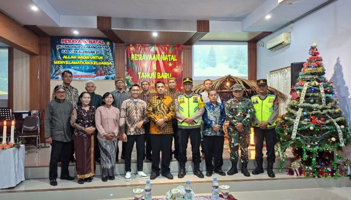 Kawal Kedamaian Natal, Wakapolres Pekalongan Hadiri Perayaan di GKJ Immanuel Karanganyar