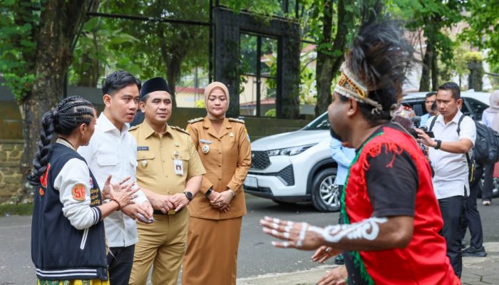 Wapres Gibran Ditemani Wagub Taj Yasin, Berdiskusi dan Berbaur Santai dengan Mahasiswa UKSW