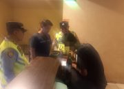 Sambut Ramadhan, Polsek Kajen Sita Puluhan Botol Miras Berbagai Merek dari Tempat Karaoke dan Warung