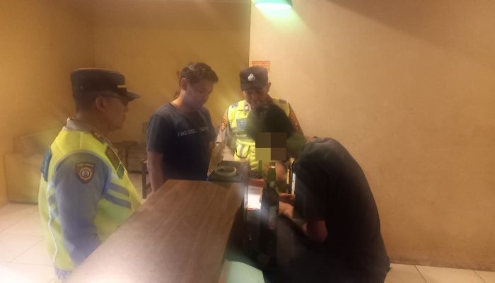 Sambut Ramadhan, Polsek Kajen Sita Puluhan Botol Miras Berbagai Merek dari Tempat Karaoke dan Warung