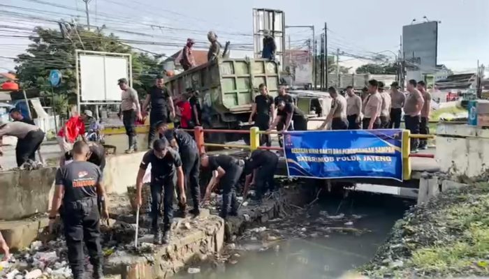 Tindak Lanjut Instruksi Presiden, Satbrimob Polda Jateng Gelar Korvey Massal Pulihkan Kelestarian Lingkungan