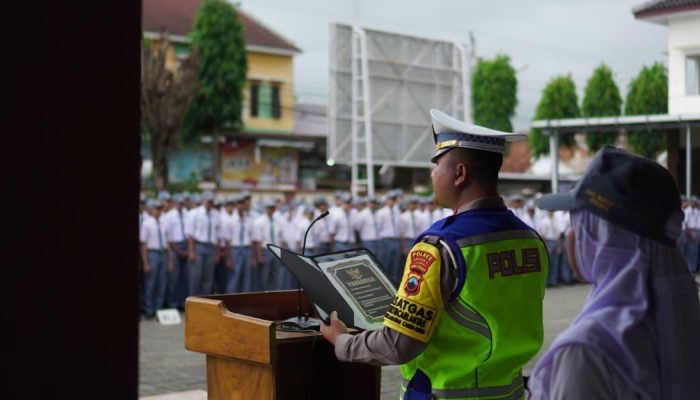 Lewat Upacara Bendera, Kasatlantas Polres Brebes Tanamkan Budaya Tertib Lalu Lintas dalam Ops Keselamatan Candi 2026
