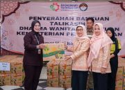 Semarak Bulan Ramadhan, DWP Kemenperin Serahkan 1.030 Paket Tali Kasih Ramadhan