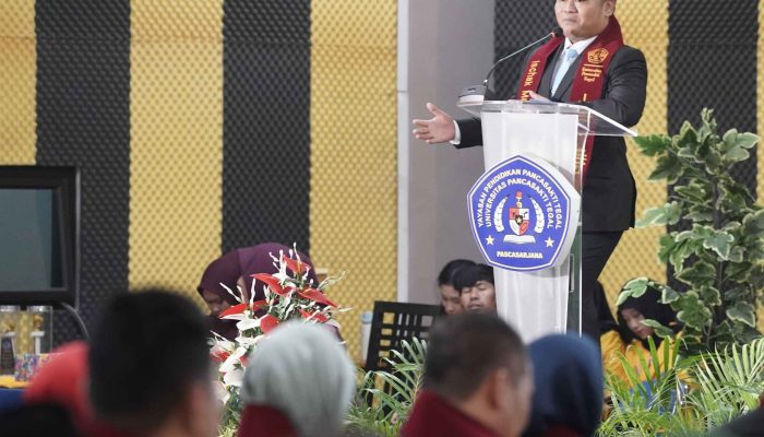Bupati Tegal Ikuti Yudisium Pascasarjana UPS, Tekankan Pengabdian Berbasis Ilmu