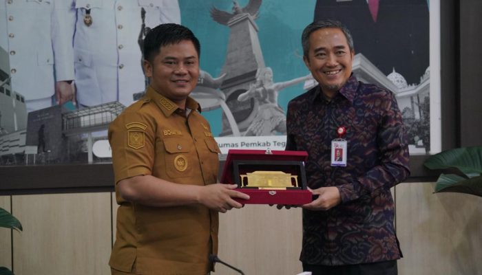 Terima Audiensi OJK, Bupati Tegal Dorong Literasi Keuangan dan Akses Permodalan UMKM