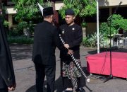 Bupati Tegal Serahkan Tombak Kyai Plered ke Keturunan Ki Gede Sebayu, Kirab Budaya Hari Jadi ke-425 Resmi Bergulir