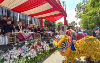 51 Kontingen Semarakkan Kirab Tombak Kyai Plered, Bupati Tegal: Wujud Syukur Hari Jadi ke-425